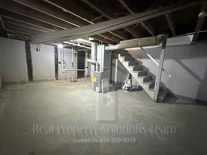 1079 S James Rd — Photo 17