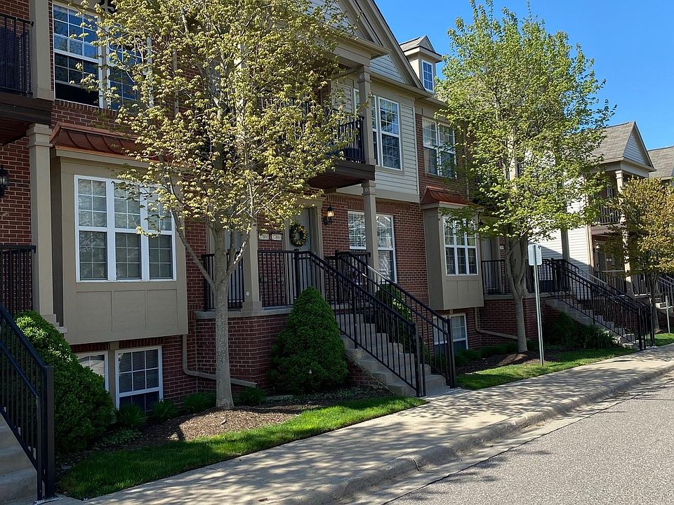 1st image of 27891 Hopkins Dr #106