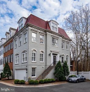 42 Alexander St, Alexandria, VA, 22314
