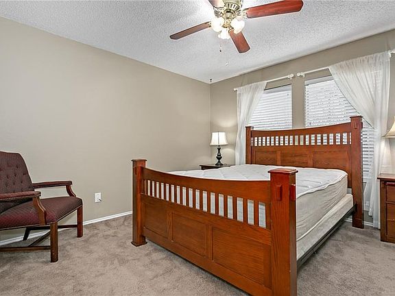 4th image of 2713 Gold Hill Dr