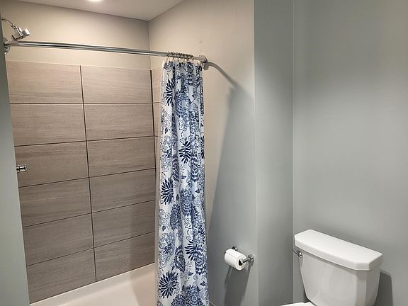 5th image of 603 East St #202