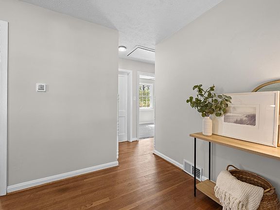 5th image of 4525 Brooklawn Cir
