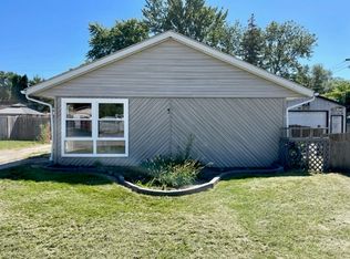3 Walnut St, Carpentersville, IL 60110