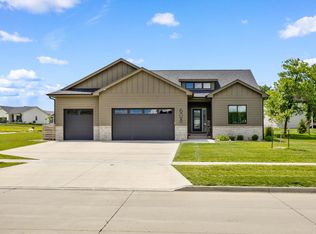 608 Deer Haven St, Polk City, IA 50226