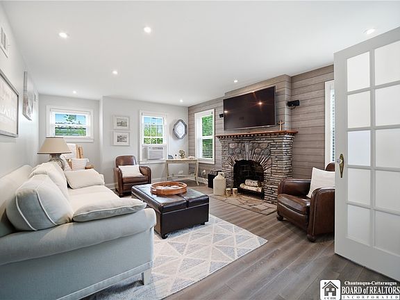 4th image of 165 E Terrace Ave
