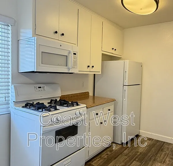 381 Oak Ave #5 — Photo 8