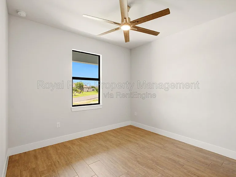 3518 NE 21st Pl — Photo 25