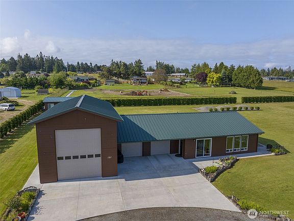 2nd image of 121 Arbor Lane