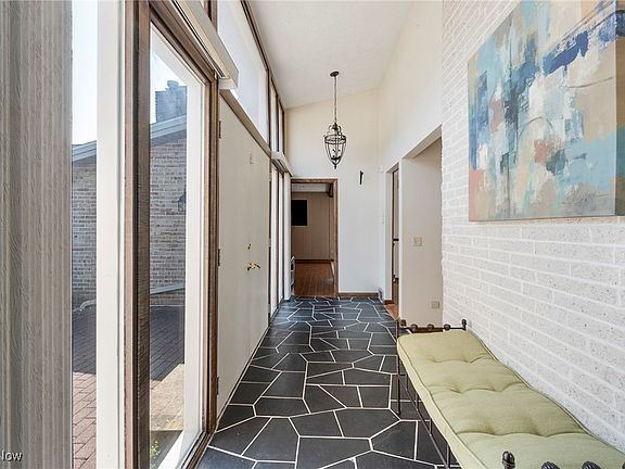 5th image of 111 Creed Cir