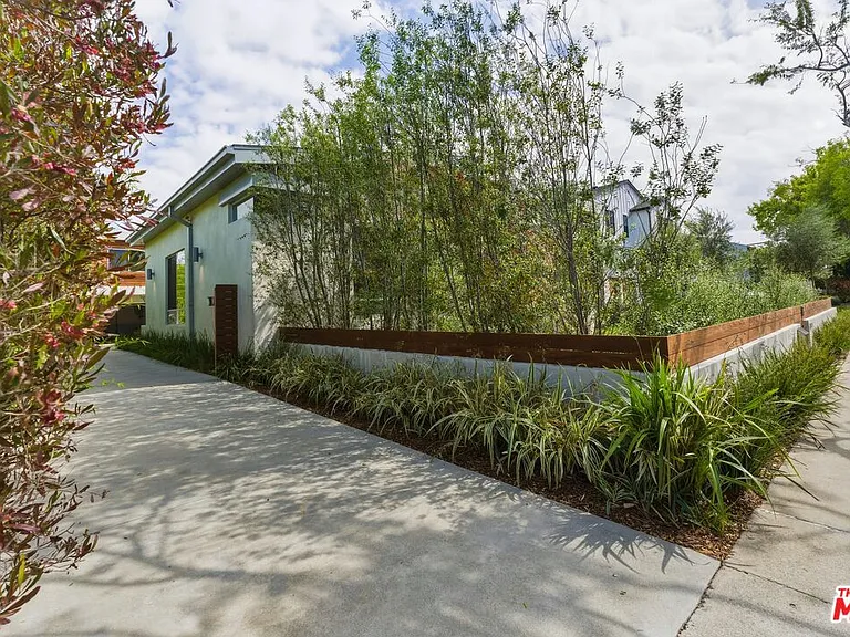 12706 Stanwood Dr — Photo 43