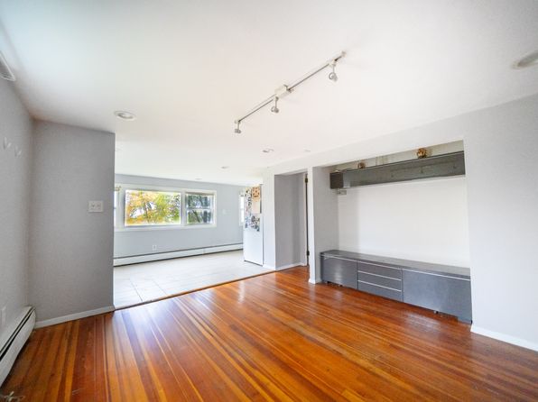 126 Tanglewylde Rd FLOOR 2