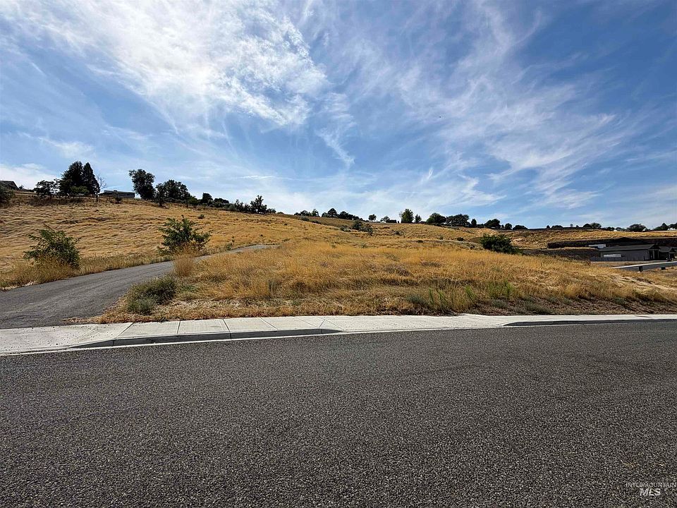 2nd image of 1669 Dustan Loop