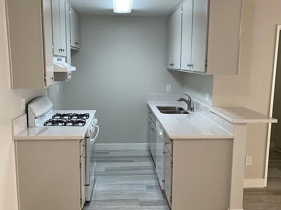 3rd image of 5711 Camellia Ave #201