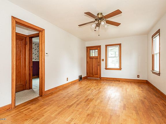5th image of 306 Eldred St