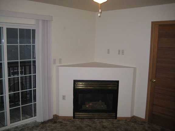Living Room wi/Fireplace