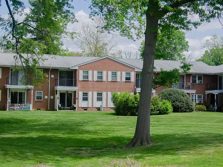 Valley Green Apartments — Photo 19