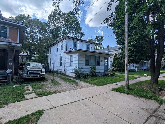 5th image of 934 Osborne St
