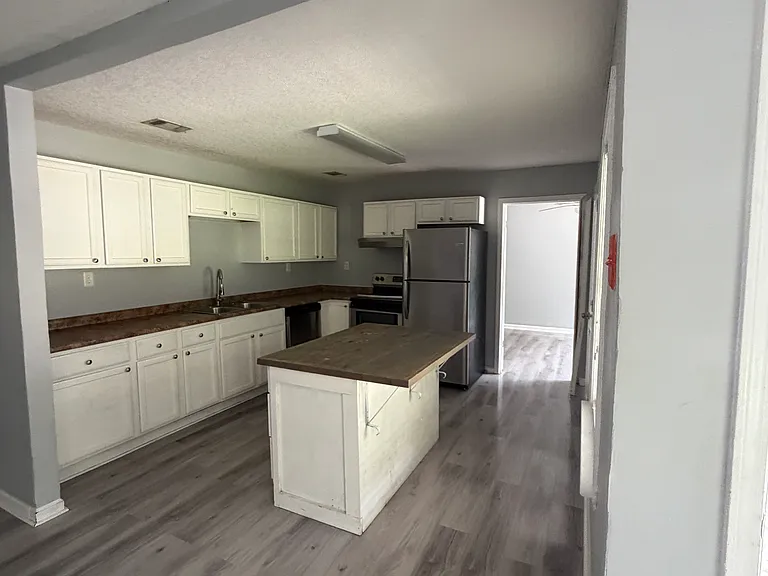 717 Lee Rd — Photo 13