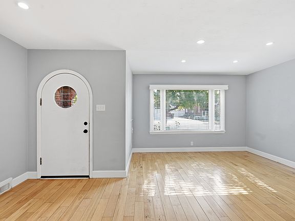 4th image of 7544 S Lincoln St W