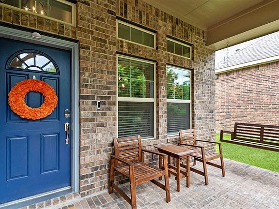 3rd image of 126 N Heritage Mill Cir