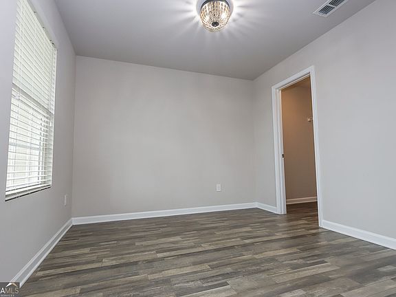 5th image of 126 Martin Mill Trl