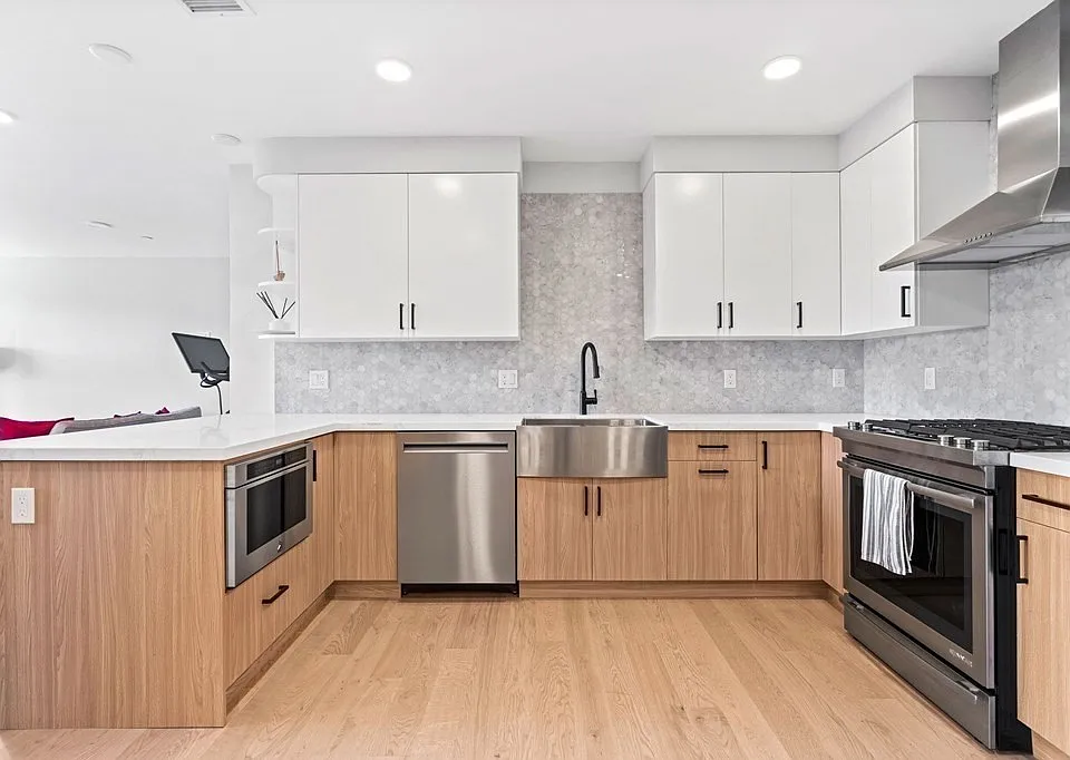 457 W Broadway #301