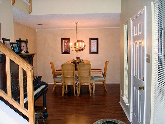 Formal Dining,boasts laminate wood flooring