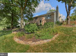 415 Maplewood Dr, Douglassville, PA 19518