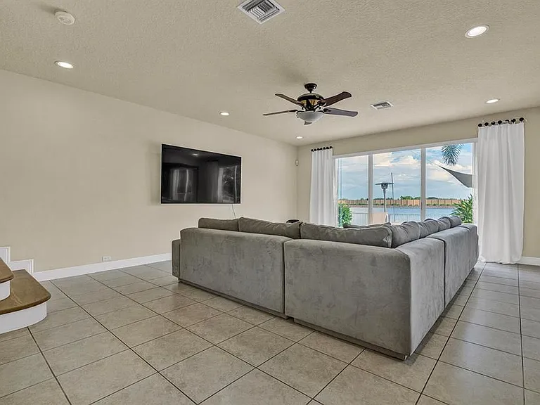10290 NW 60th Pl — Photo 27
