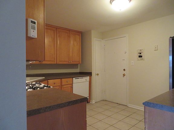 4th image of 212 Collen Dr APT 219