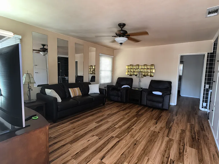 403 Brent Pl — Photo 2