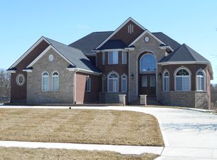 6978 Duchess Ct, Troy, MI 48098