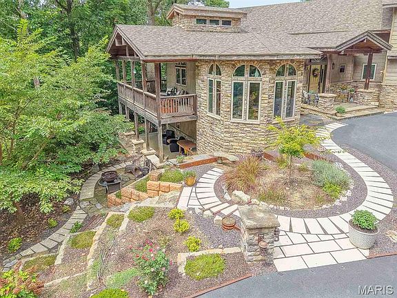 3rd image of 1003 Berry Ln