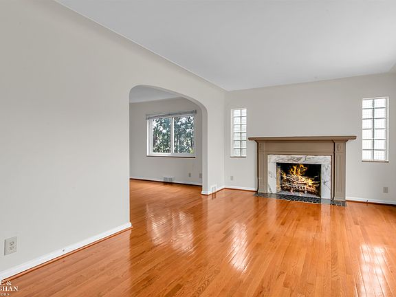 2nd image of 796-798 Harcourt Rd