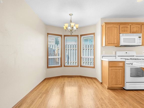 3rd image of 34754 Snow St