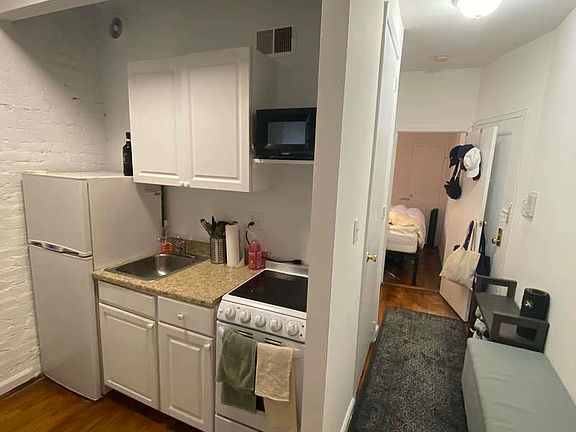 4th image of 107 Thompson St #2RE
