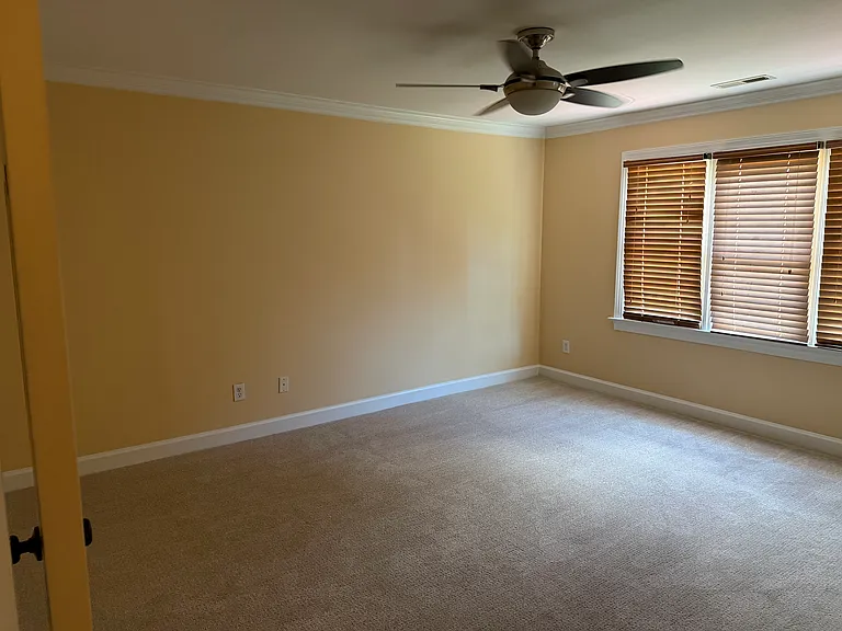 504 Thorngate Rd — Photo 10