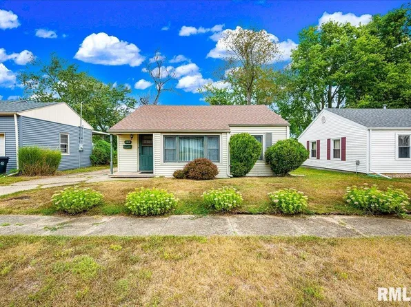 1513 Loretta St, Pekin, IL 61554