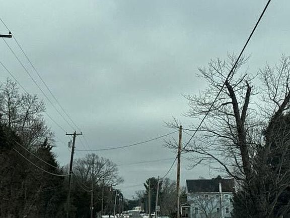 4th image of 930 Winslow Rd