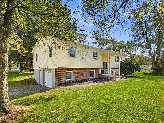 3rd image of 50 Charlie Ln