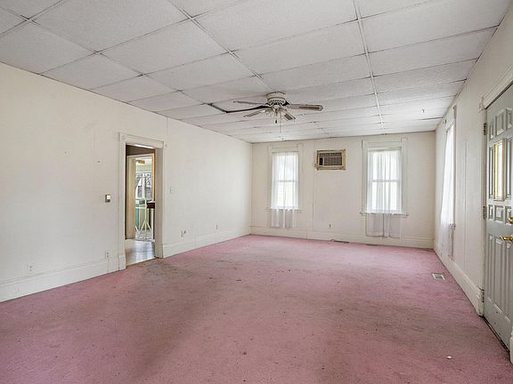 5th image of 1480 Montgomery Ave
