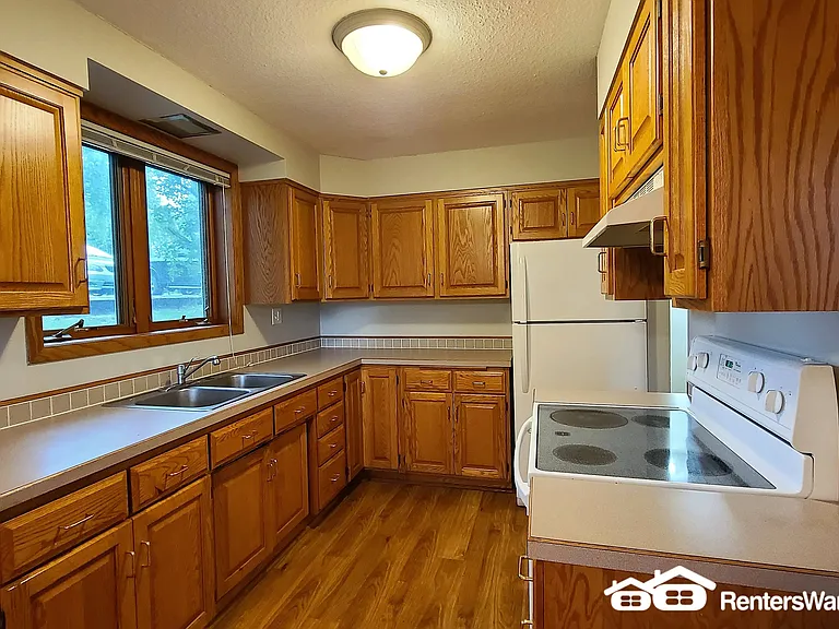 309 N Park St — Photo 5