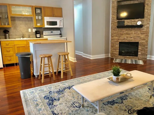 3000 Farnam St APT 2Q, Omaha, NE 68131