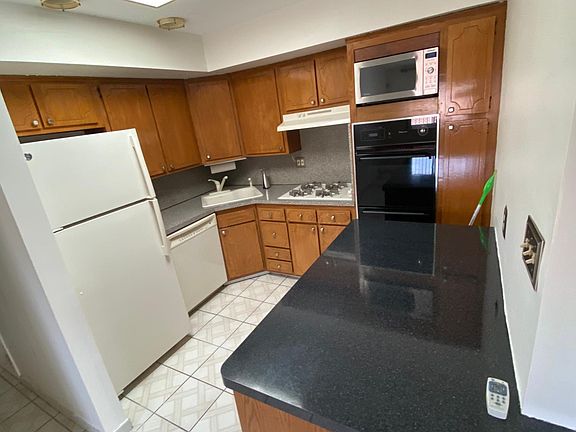5th image of 720 Hollywood Ave Floor 2