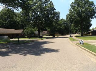 6144 Shade Tree Dr, Memphis, TN 38134