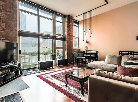2nd image of 1631 S Michigan Ave APT 214