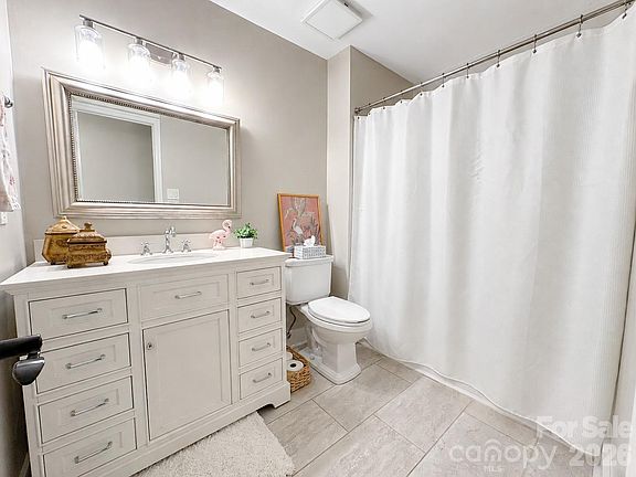 4th image of 13615 Wildiris Ct