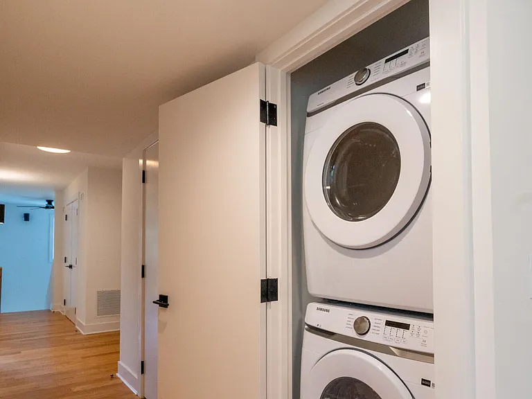 402 E Martin St — Photo 10