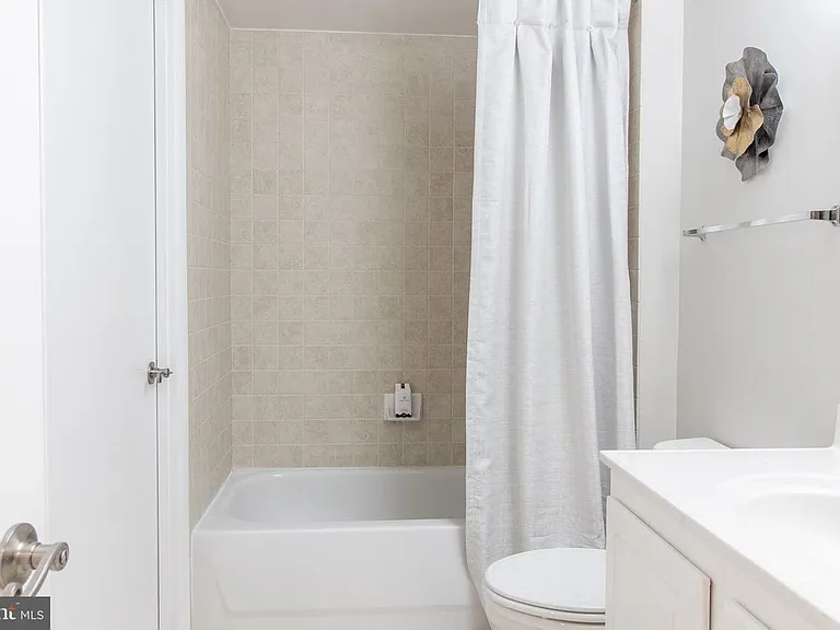 350 G St SW #N620 — Photo 11