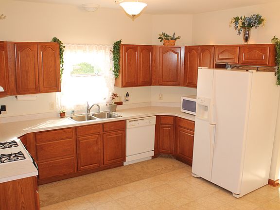 Spacious kitchen 